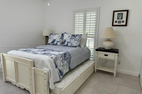 Condo in Vero Beach, Florida, 2 bedrooms  № 2044943 - photo 17