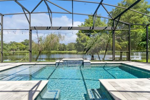 Villa ou maison à vendre à Oviedo, Floride: 4 chambres, 386.19 m2 № 2133926 - photo 2