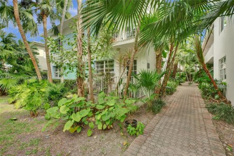 Condo in Miami Beach, Florida  № 1891948 - photo 13