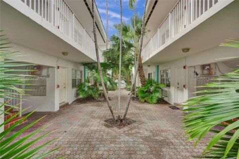 Condo in Miami Beach, Florida  № 1891948 - photo 15
