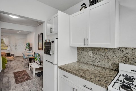 Condo in Miami Beach, Florida  № 1891948 - photo 8
