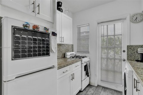 Condo in Miami Beach, Florida  № 1891948 - photo 7