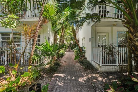 Condo in Miami Beach, Florida  № 1891948 - photo 5