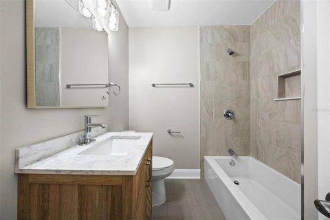 Casa en venta en Orlando, Florida, 3 dormitorios, 213.3 m2 № 1915658 - foto 13