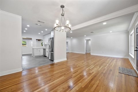 Casa en venta en Orlando, Florida, 3 dormitorios, 213.3 m2 № 1915658 - foto 9
