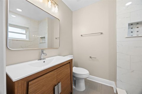 Casa en venta en Orlando, Florida, 3 dormitorios, 213.3 m2 № 1915658 - foto 11
