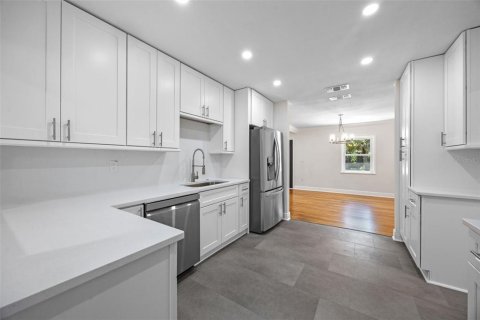 Casa en venta en Orlando, Florida, 3 dormitorios, 213.3 m2 № 1915658 - foto 6