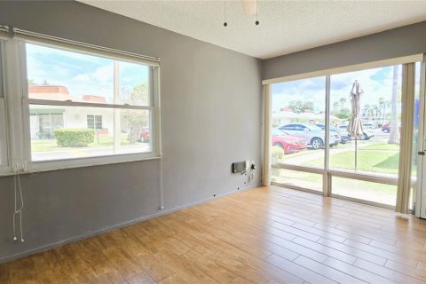 Copropriété à louer à Holiday, Floride: 2 chambres, 71.35 m2 № 2415019 - photo 8