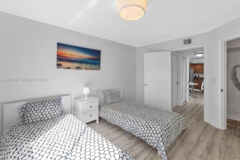 Condo in Sunrise, Florida, 2 bedrooms  № 1992224 - photo 8