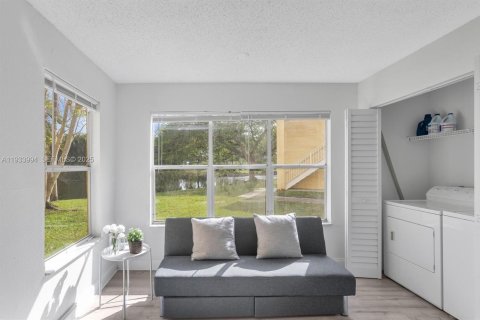 Condo in Sunrise, Florida, 2 bedrooms  № 1992224 - photo 5