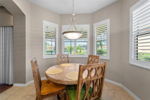 House in Sarasota, Florida 3 bedrooms, 220.83 sq.m. № 2111201 - photo 10