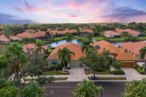 House in Sarasota, Florida 3 bedrooms, 220.83 sq.m. № 2111201 - photo 2