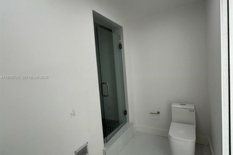 House in Miami Gardens, Florida 4 bedrooms, 103.86 sq.m. № 1984096 - photo 17