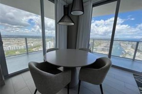 Купить кондоминиум в Холливуд, Флорида 2 спальни, 99.87м2, № 949942 - фото 1