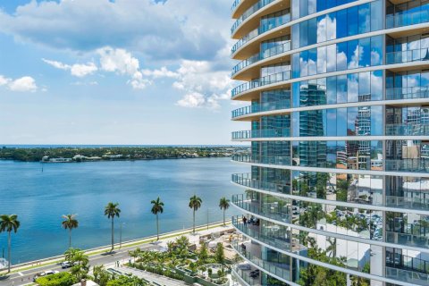 Copropriété à louer à West Palm Beach, Floride: 4 chambres, 412.49 m2 № 2146606 - photo 2