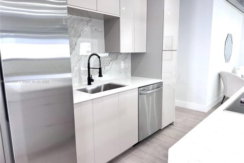Casa en venta en Hollywood, Florida, 3 dormitorios, 121.89 m2 № 1942104 - foto 9