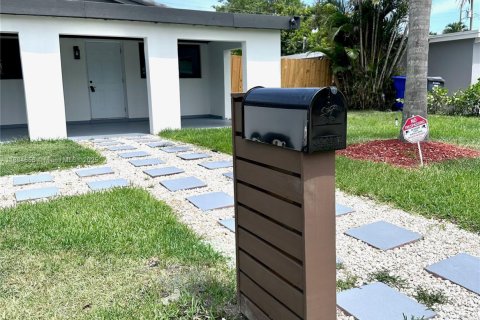 Casa en venta en Hollywood, Florida, 3 dormitorios, 121.89 m2 № 1942104 - foto 4