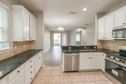 Townhouse in Orlando, Florida 4 bedrooms, 192.31 sq.m. № 1917360 - photo 9