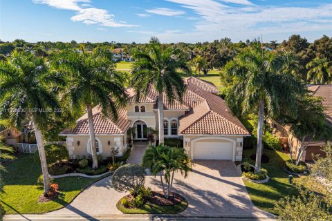 Дом в Пемброк-Пайнс, Флорида 5 спален, 420.01м2 № 1996262
