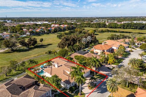 Villa ou maison à vendre à Pembroke Pines, Floride: 5 chambres, 420.01 m2 № 1996262 - photo 2