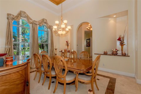 Villa ou maison à vendre à Pembroke Pines, Floride: 5 chambres, 420.01 m2 № 1996262 - photo 13