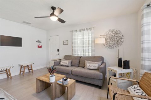 House in Winter Garden, Florida 3 bedrooms, 104.05 sq.m. № 2156263 - photo 4