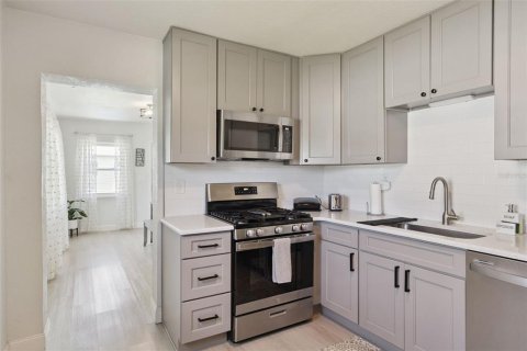 House in Winter Garden, Florida 3 bedrooms, 104.05 sq.m. № 2156263 - photo 8