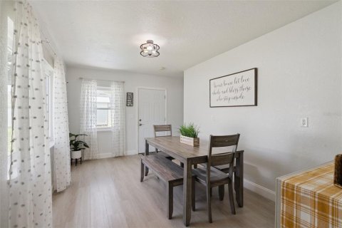 House in Winter Garden, Florida 3 bedrooms, 104.05 sq.m. № 2156263 - photo 6