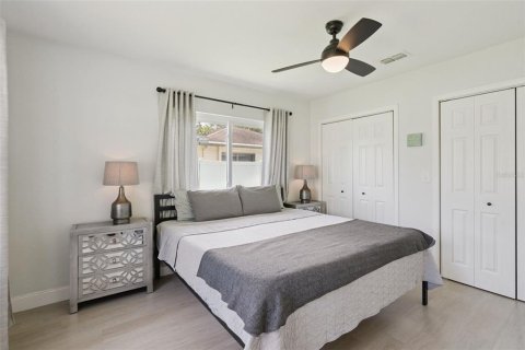 House in Winter Garden, Florida 3 bedrooms, 104.05 sq.m. № 2156263 - photo 12