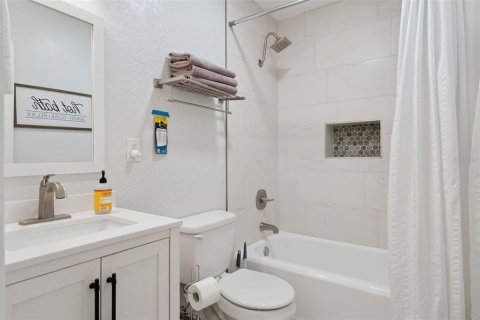 House in Winter Garden, Florida 3 bedrooms, 104.05 sq.m. № 2156263 - photo 15