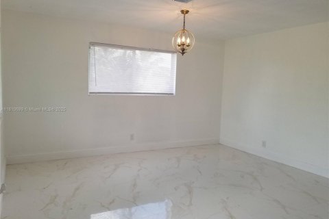 Casa en alquiler en Lauderhill, Florida, 1 dormitorio, 209.96 m2 № 1871487 - foto 2