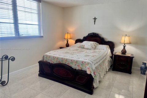 Condo in North Miami Beach, Florida, 2 bedrooms  № 1867917 - photo 27