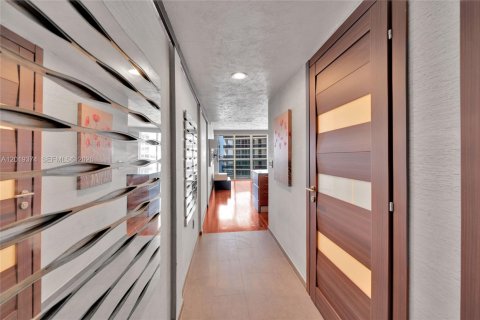 Copropriété à vendre à Hallandale Beach, Floride: 1 chambre, 75.34 m2 № 2145726 - photo 2
