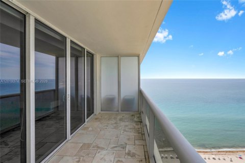 Copropriété à vendre à Hallandale Beach, Floride: 1 chambre, 75.34 m2 № 2145726 - photo 20