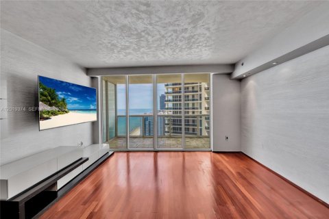 Copropriété à vendre à Hallandale Beach, Floride: 1 chambre, 75.34 m2 № 2145726 - photo 12