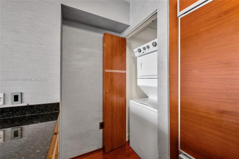 Copropriété à vendre à Hallandale Beach, Floride: 1 chambre, 75.34 m2 № 2145726 - photo 7