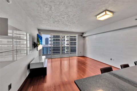 Copropriété à vendre à Hallandale Beach, Floride: 1 chambre, 75.34 m2 № 2145726 - photo 4
