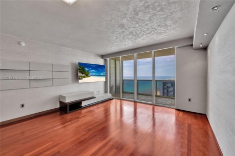 Copropriété à vendre à Hallandale Beach, Floride: 1 chambre, 75.34 m2 № 2145726 - photo 11