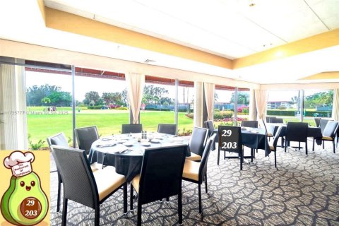 Condo in Pembroke Pines, Florida, 2 bedrooms  № 1962579 - photo 24