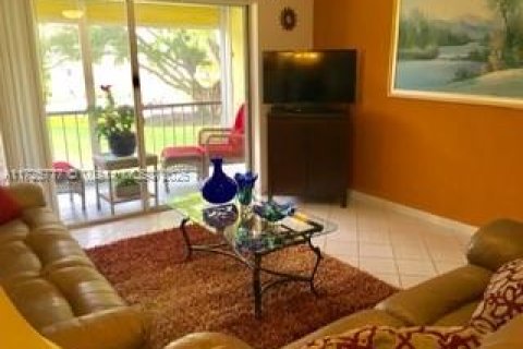 Condo in Pembroke Pines, Florida, 2 bedrooms  № 1962579 - photo 8