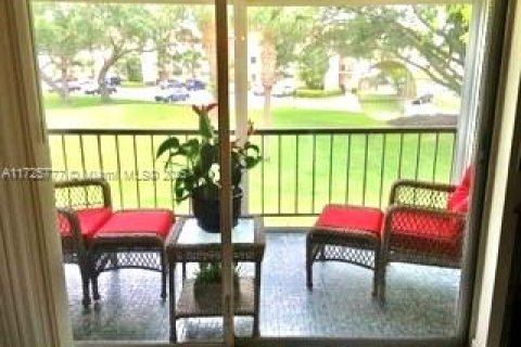 Condo in Pembroke Pines, Florida, 2 bedrooms  № 1962579 - photo 18