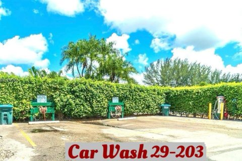 Condo in Pembroke Pines, Florida, 2 bedrooms  № 1962579 - photo 29
