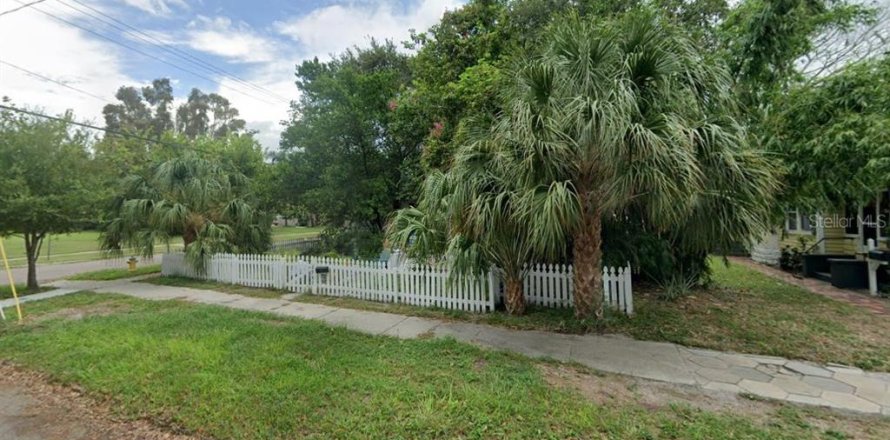House in Saint Petersburg, Florida 3 bedrooms, 95.69 sq.m. № 1817303