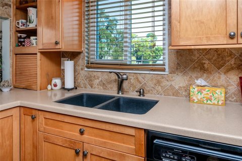 Condo in Clearwater, Florida, 2 bedrooms № 2103098 - photo 18