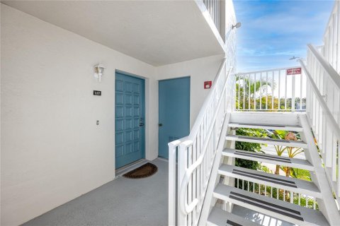 Condo in Clearwater, Florida, 2 bedrooms № 2103098 - photo 6