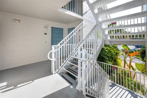Condo in Clearwater, Florida, 2 bedrooms № 2103098 - photo 5