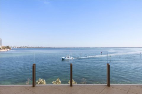 Condo in Miami, Florida, 4 bedrooms  № 2053092