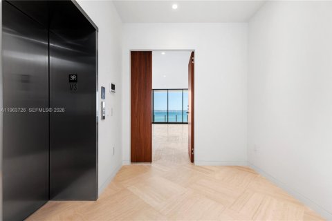 Condo in Miami, Florida, 4 bedrooms  № 2053092 - photo 2
