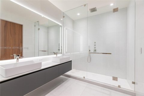 Condo in Miami, Florida, 4 bedrooms  № 2053092 - photo 17