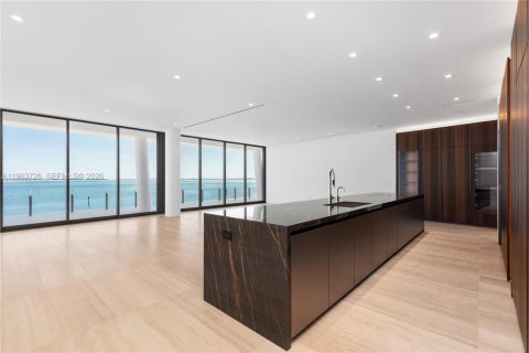 Condo in Miami, Florida, 4 bedrooms  № 2053092 - photo 3